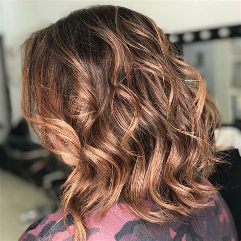 cabelo curto morena iluminada mel|Morena iluminada em cabelo curto: 45 ideias para arrasar com。